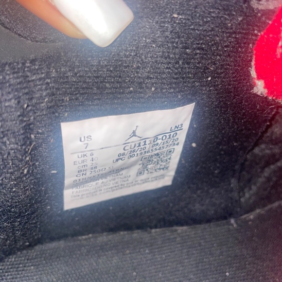 Red thunder Jordan 4s size 7 - Picture 4 of 4